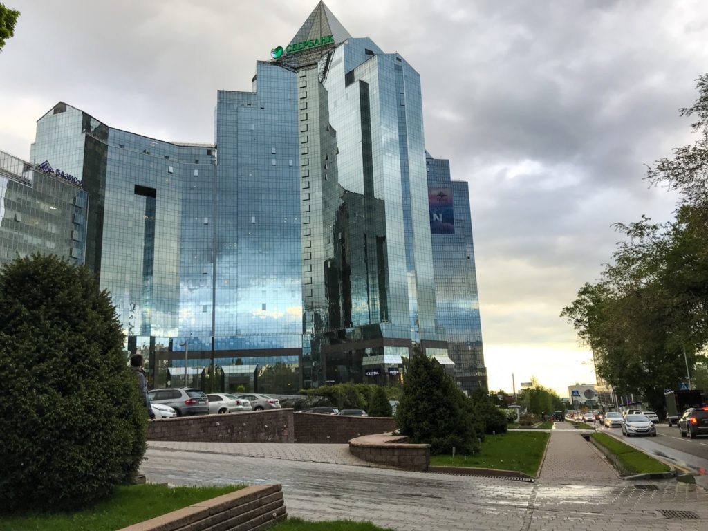 Glasriesen Almaty